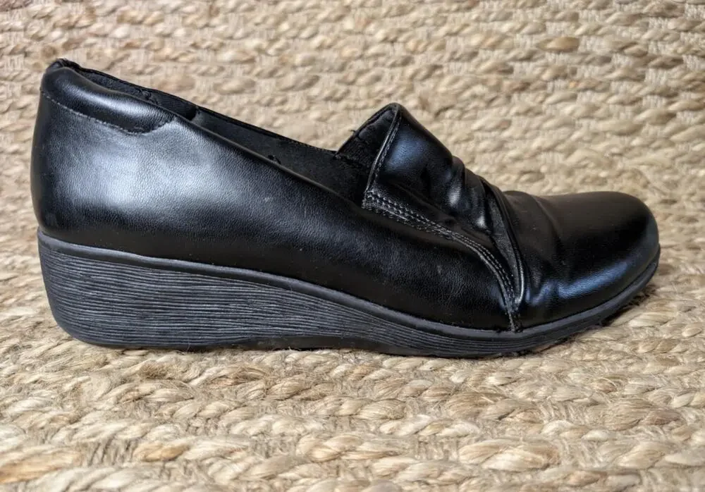 Baretraps Ladies Shoes Black Loafers Size 10 W Grannycore Whimsigoth Slip-On